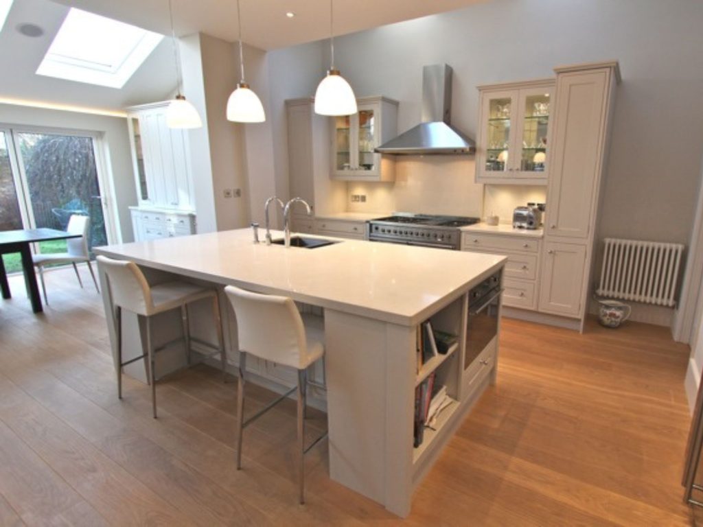 Kitchen with Buckingham white kitchen doors